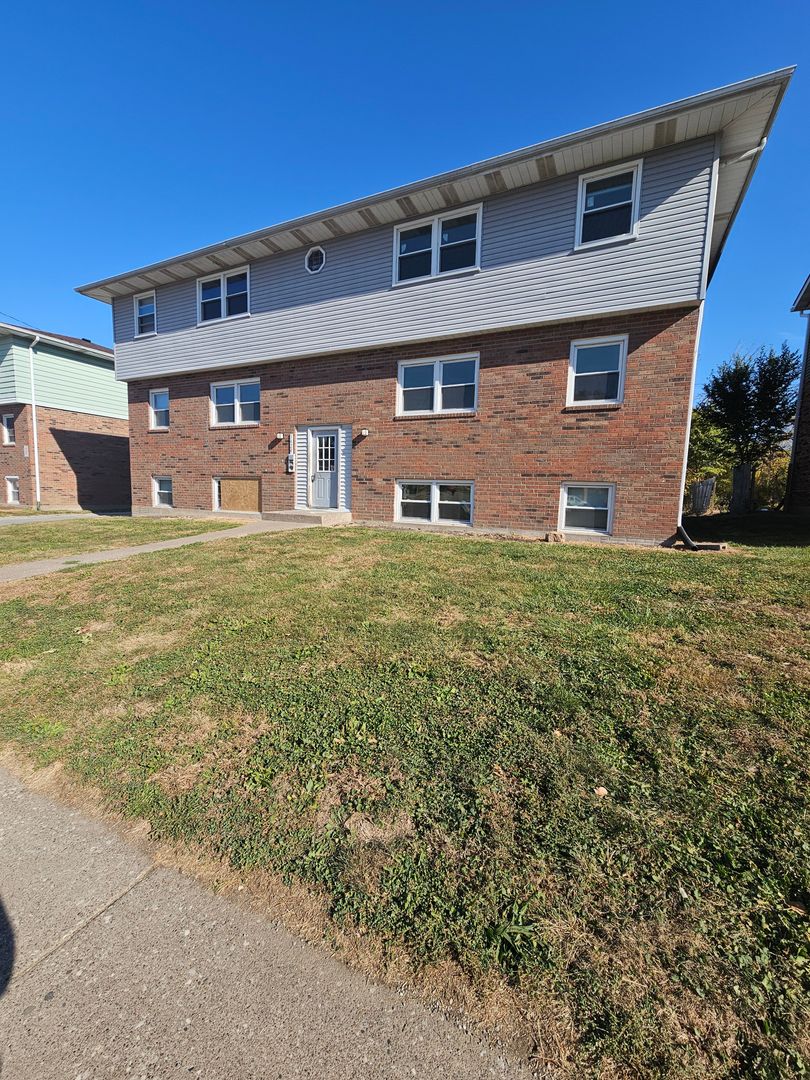 Davenport Apartment: 3424 Heatherton Drive