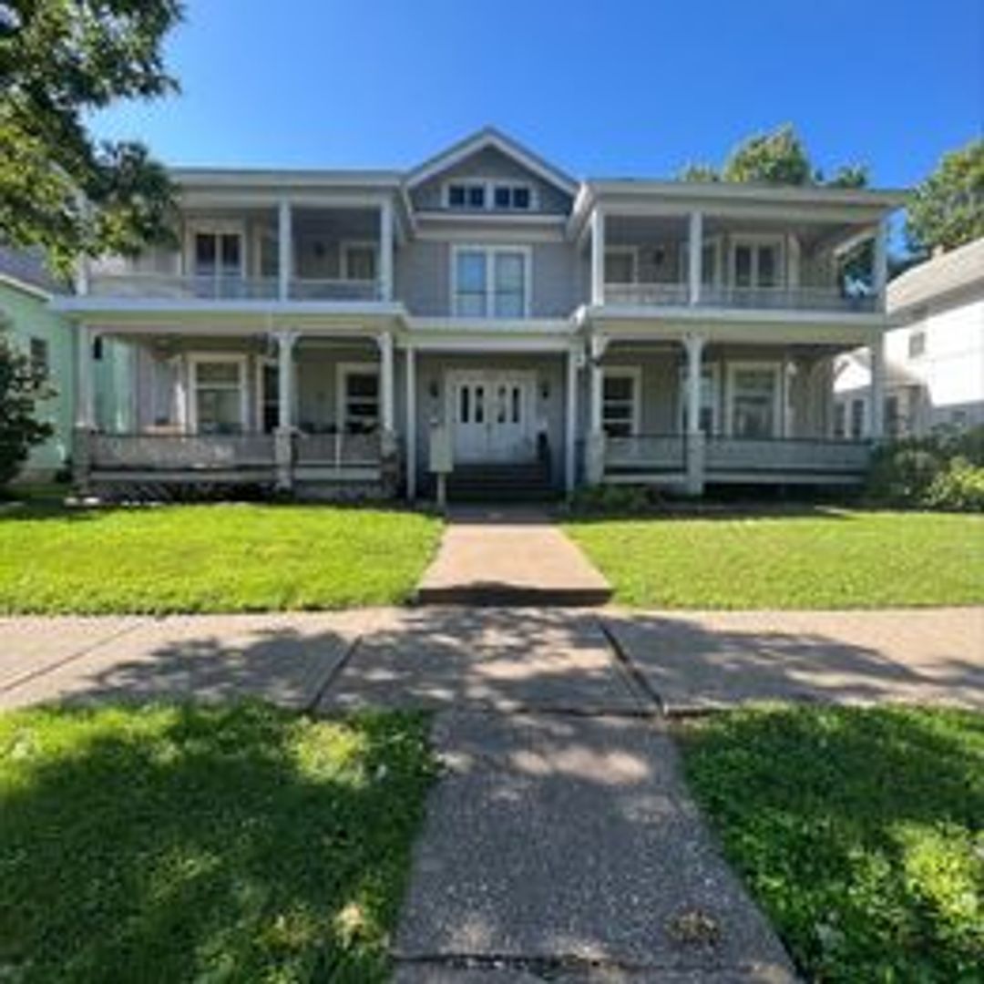 811 E 14th St., Apt. 3, Davenport, IA 52803