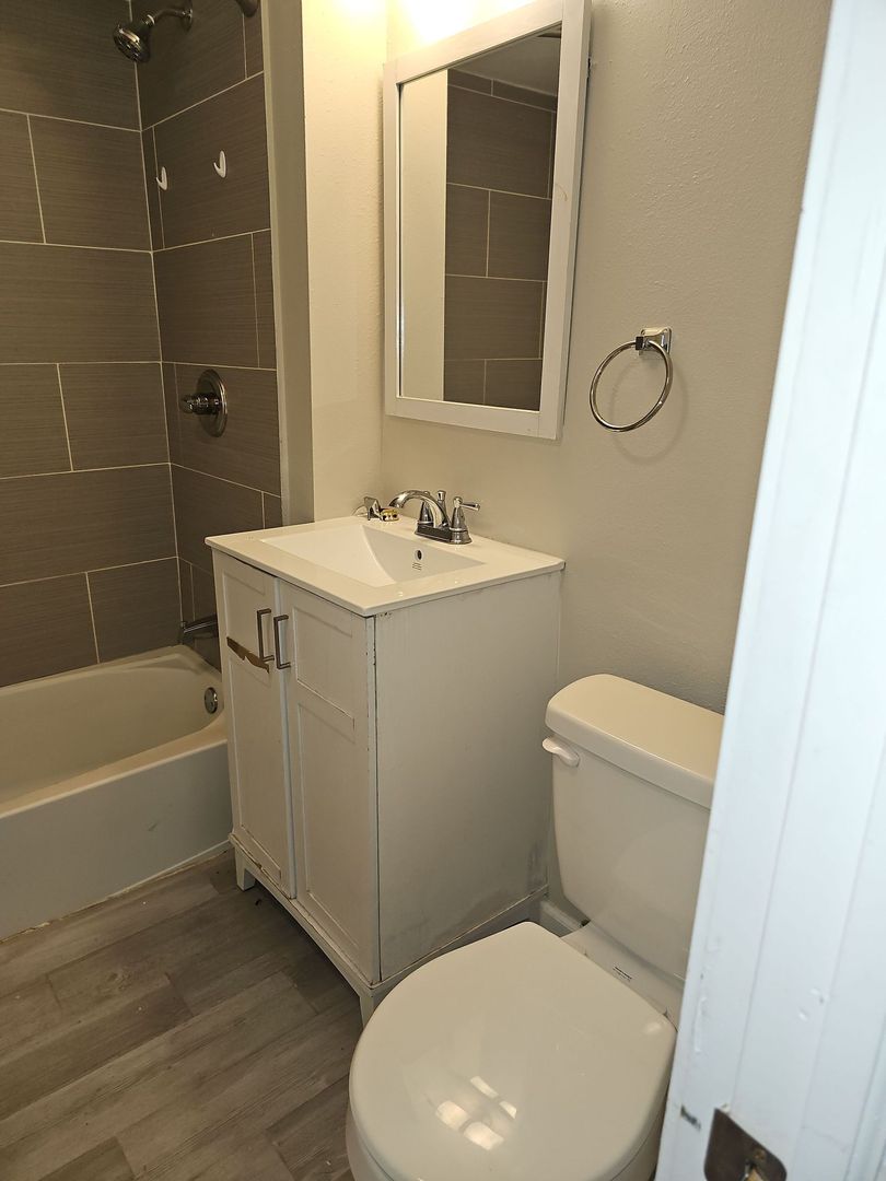 1004 Oneida, Apt 2, Davenport, IA 52803