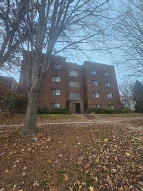 MOVE IN SPECIAL! There is a $25 fee per application and everyone over 18 needs to fill out their own application. – photo 1