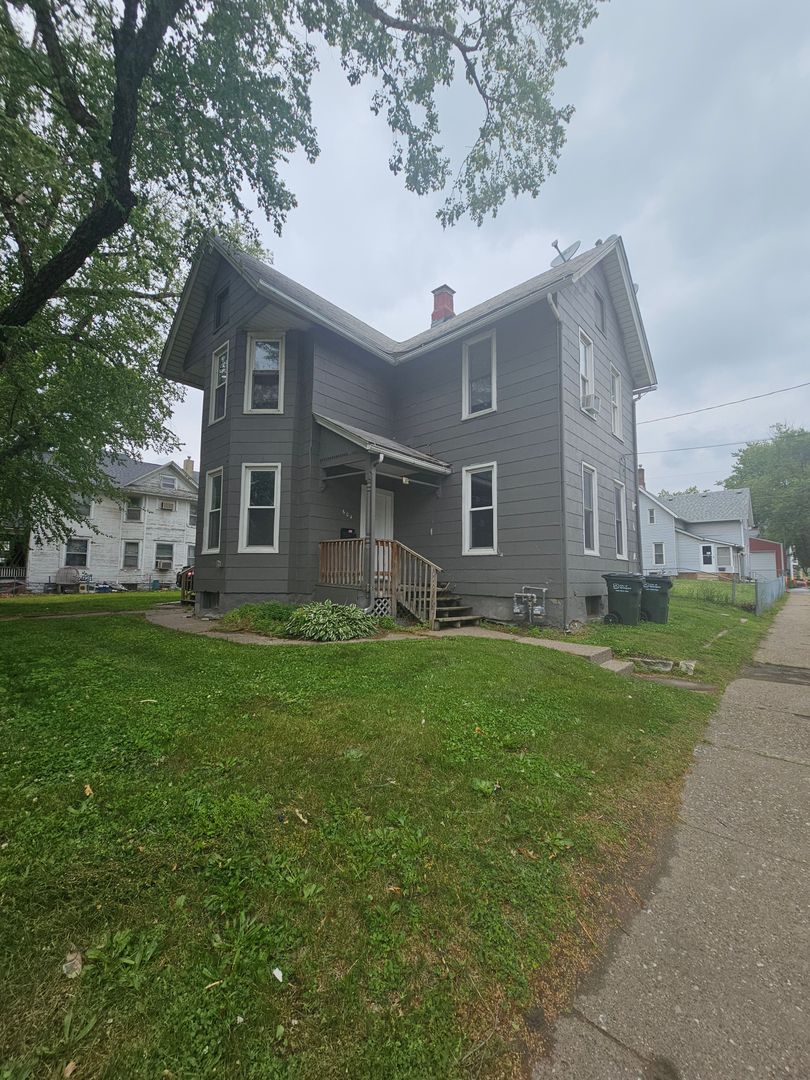 Davenport Apartment: 604 Fillmore St.