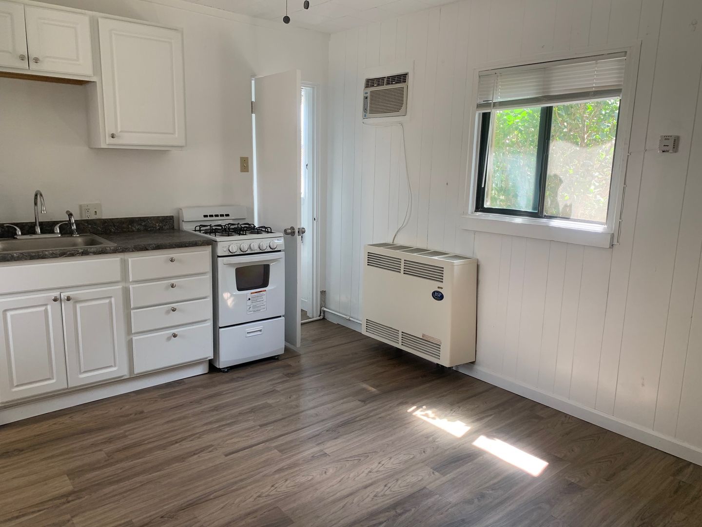 Brush Apartment: 1408 Edison Street