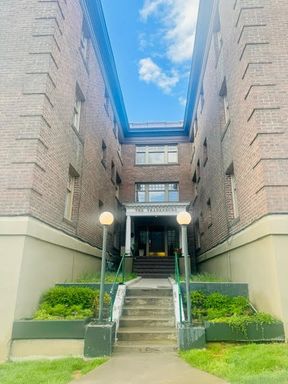2 Bedroom Ground level Apartment MOVE-IN SPECIAL – photo 1