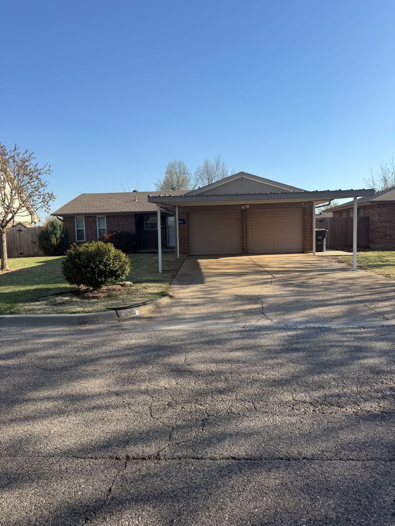 Moore House: 608 SW 8th St