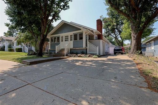 Charming 1920s Midtown bungalow with lots of space and character – photo 1