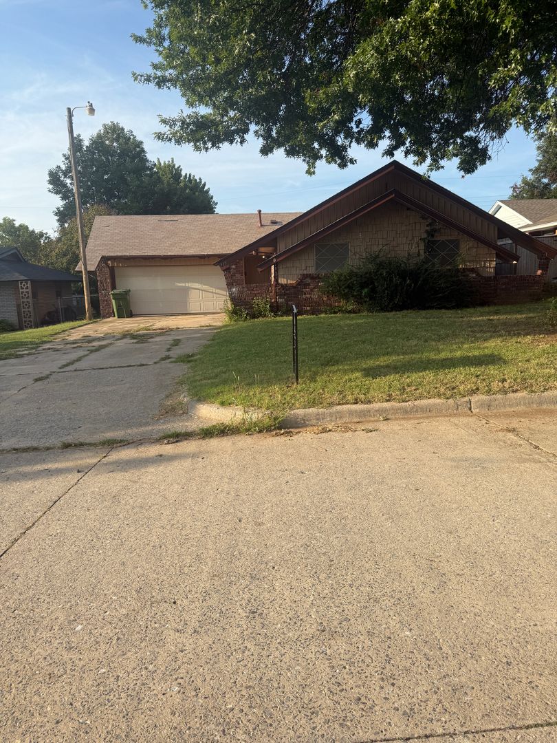 Yukon House: 315 Willow Pl