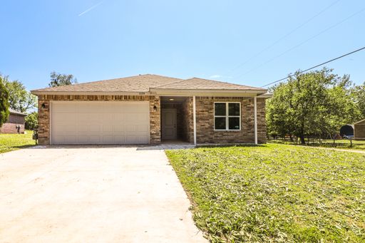 Beautiful new construction with nice amenities with a country feel