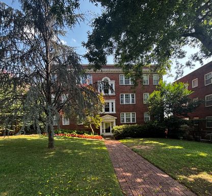 Immaculate 2/1.5/1 Condo off of Riverside Dr with a perfect river view from the top floor! – photo 1