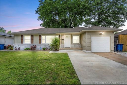 Welcome home! Lovely updated rental home in Midtown. – photo 1