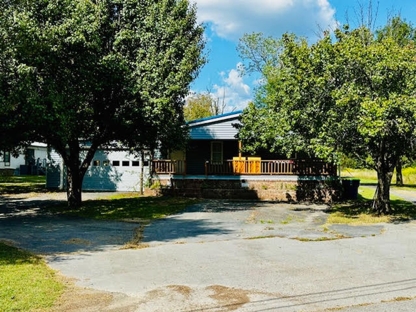 Cabot House: 1742 Willie Ray Drive