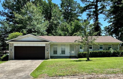 A Great Home in the Heart of Benton – photo 1