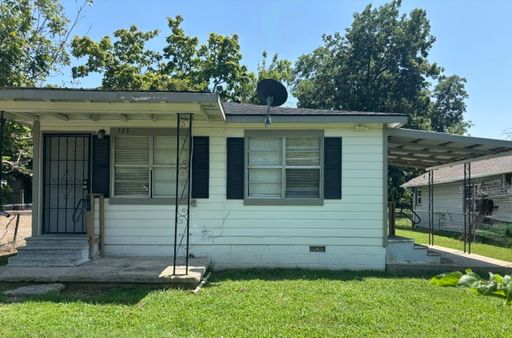 Freshly updated 3 bed 1 bath with additional Jack & Jill bath