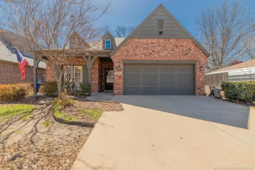 3 bedroom, 2 bathroom Midtown Beauty in Tulsa, OK! – photo 1