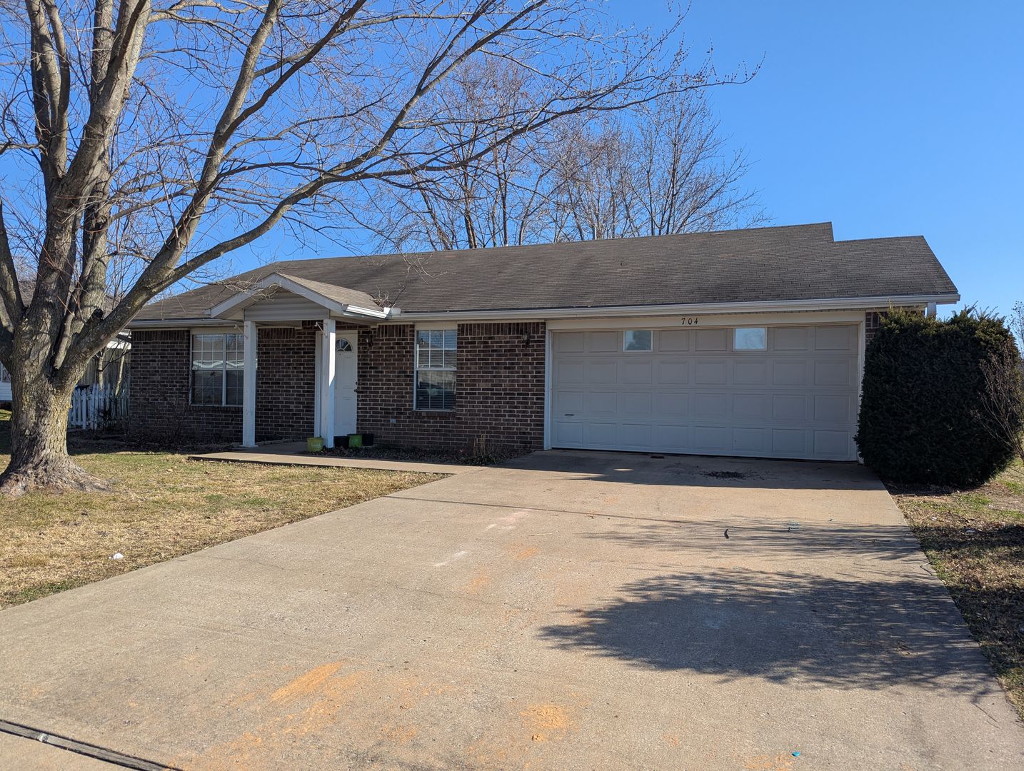 Gentry House: 704 South Little Ave