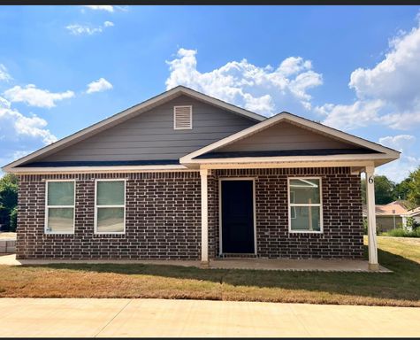 2 Bedroom, 2 Bathroom Duplex Available – photo 1