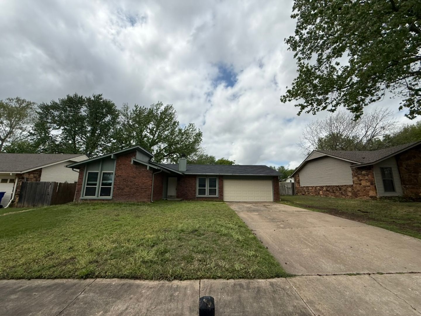 Broken Arrow House: 4600 S Cedar Ave