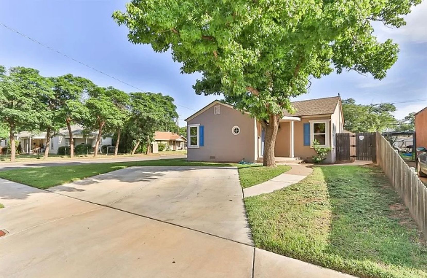 Lubbock House: 2224 21st St