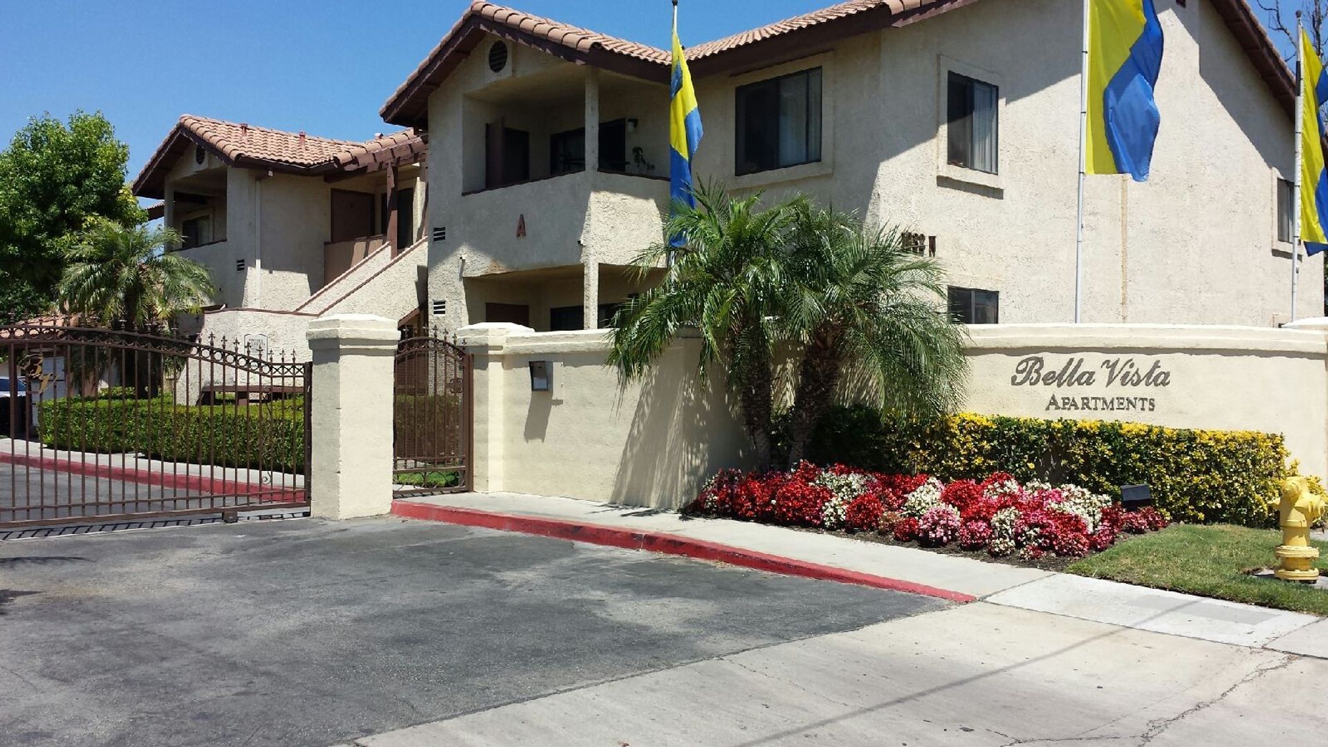 RIALTO Apartment: 1032 NORTH LILAC AVE.