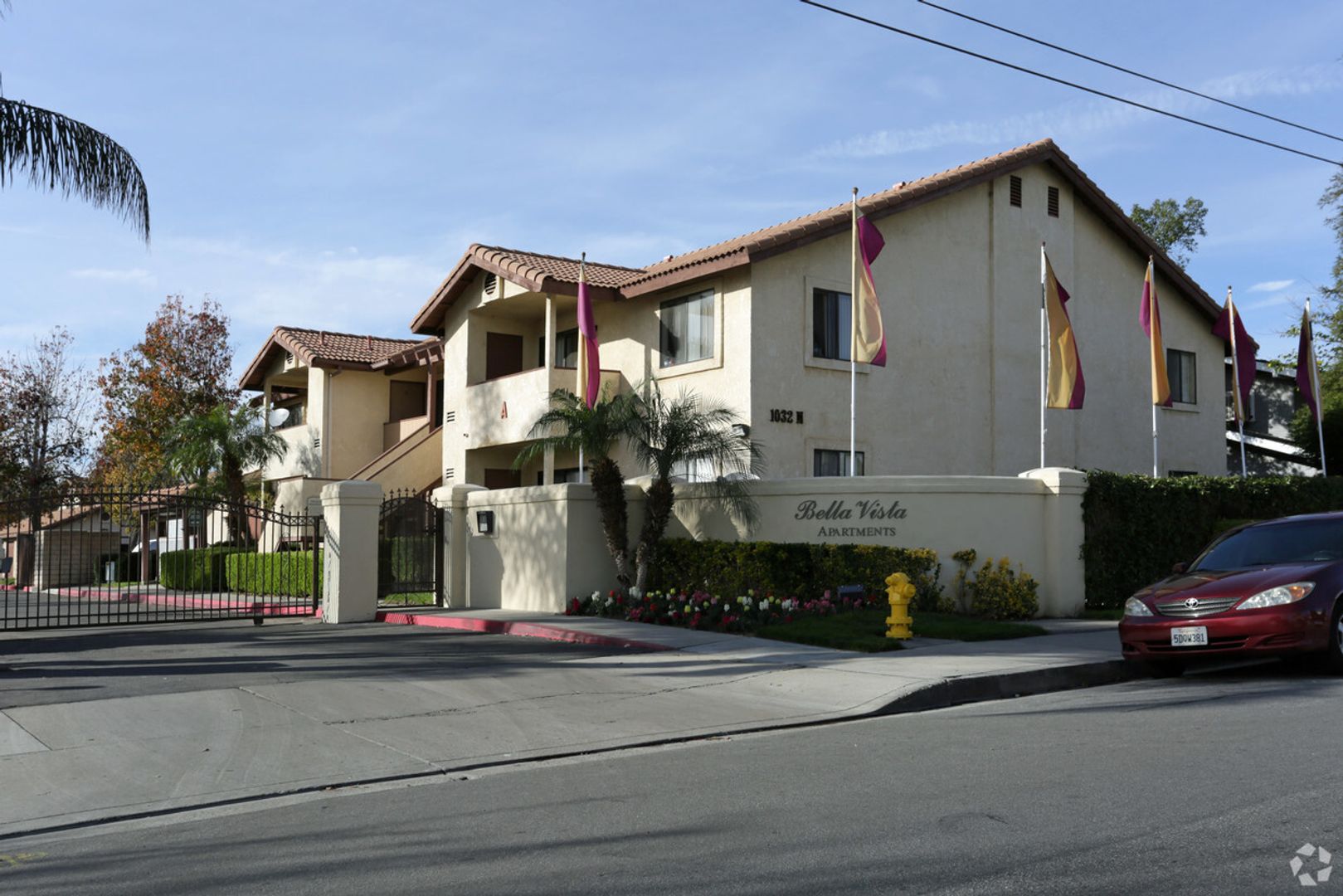 RIALTO Apartment: 1032 NORTH LILAC AVE.