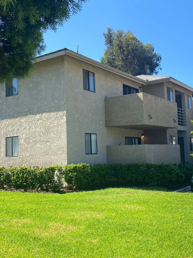 FONTANA Apartment: 7906-7912 BENNETT AVE.