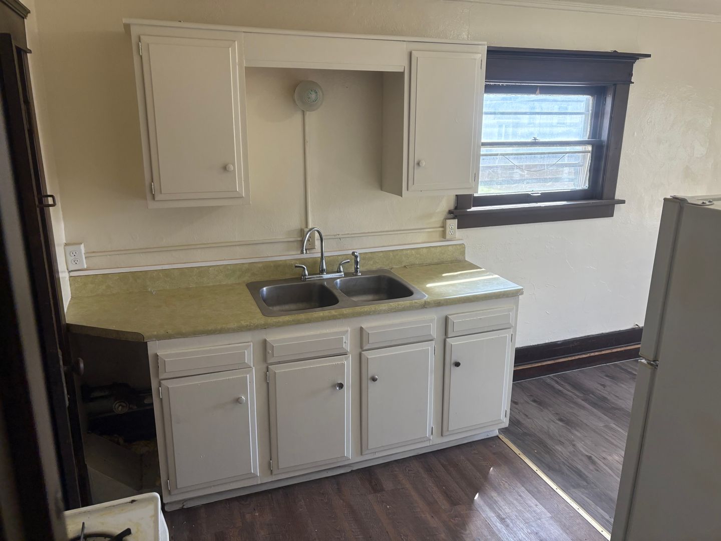 Waterloo Apartment: 420 Sunnyside Avenue