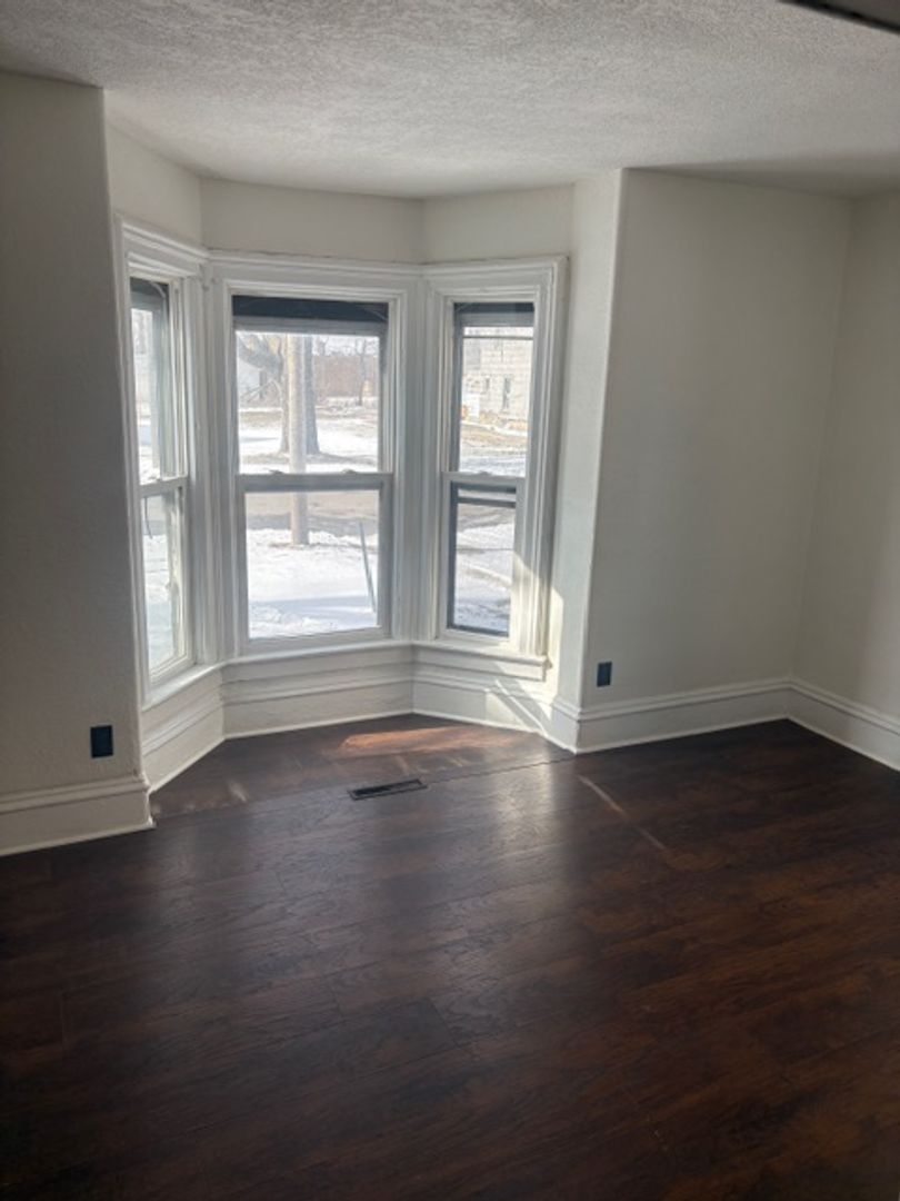 Waterloo House: 410 East 8th Street