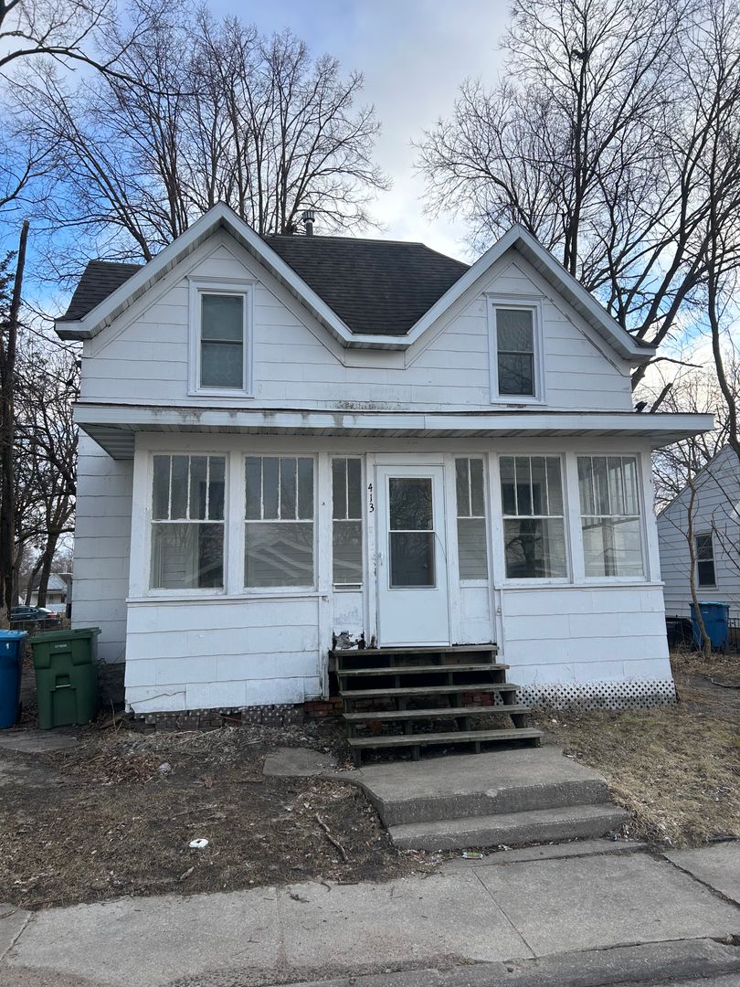 Waterloo House: 413 Conger Street