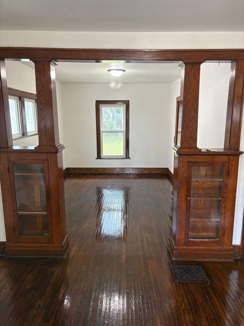 Waterloo House: 416 E 8th Street