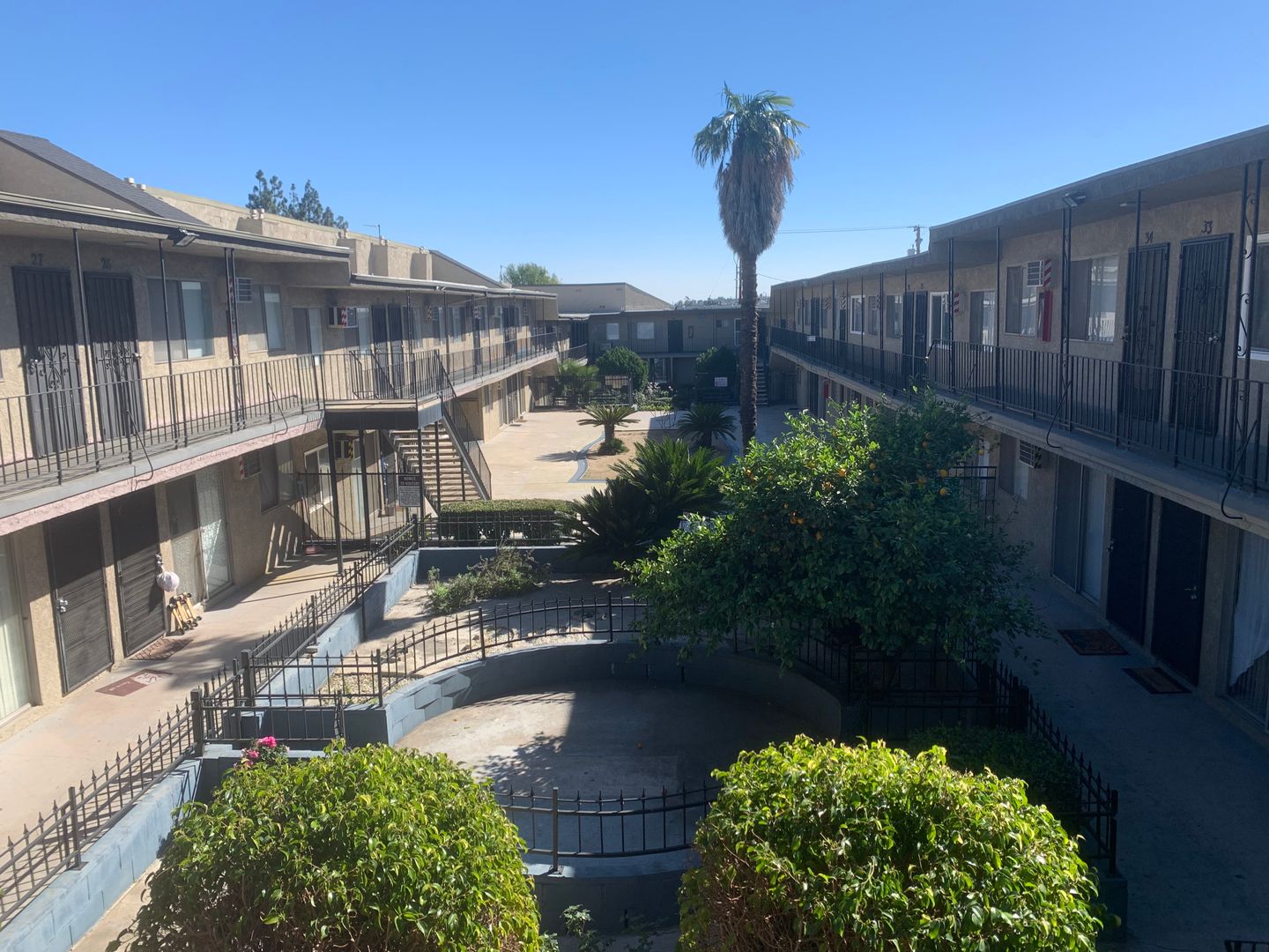 San Fernando Apartment: 650 Glenoaks Boulevard