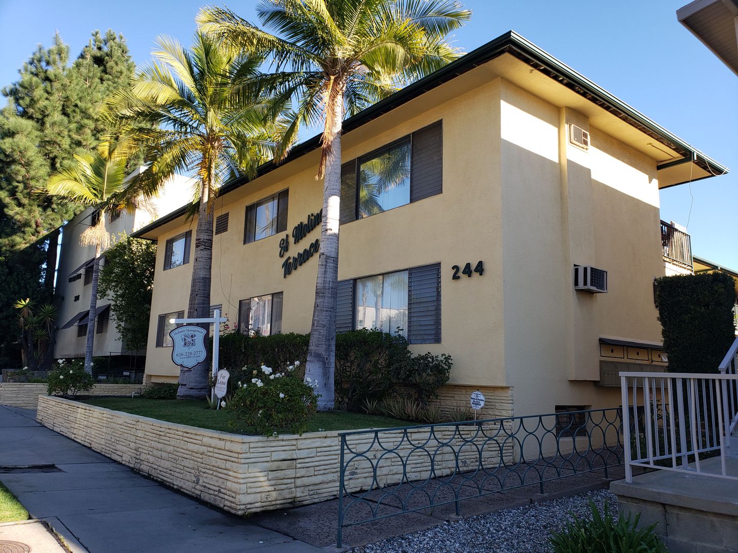 Pasadena Apartment: 244 S El Molino Ave