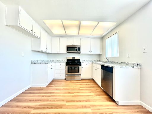 STUNNING APARTMENT! GREAT LOCATION! POOL PROPERTY