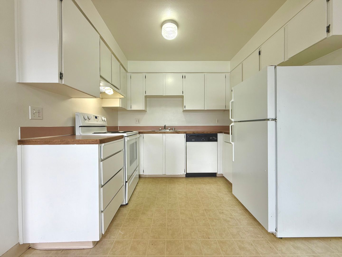 Pasco Apartment: 2524 W Sylvester St.