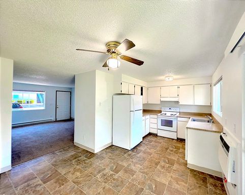 Cozy Three bedroom two bath apartment! – photo 1