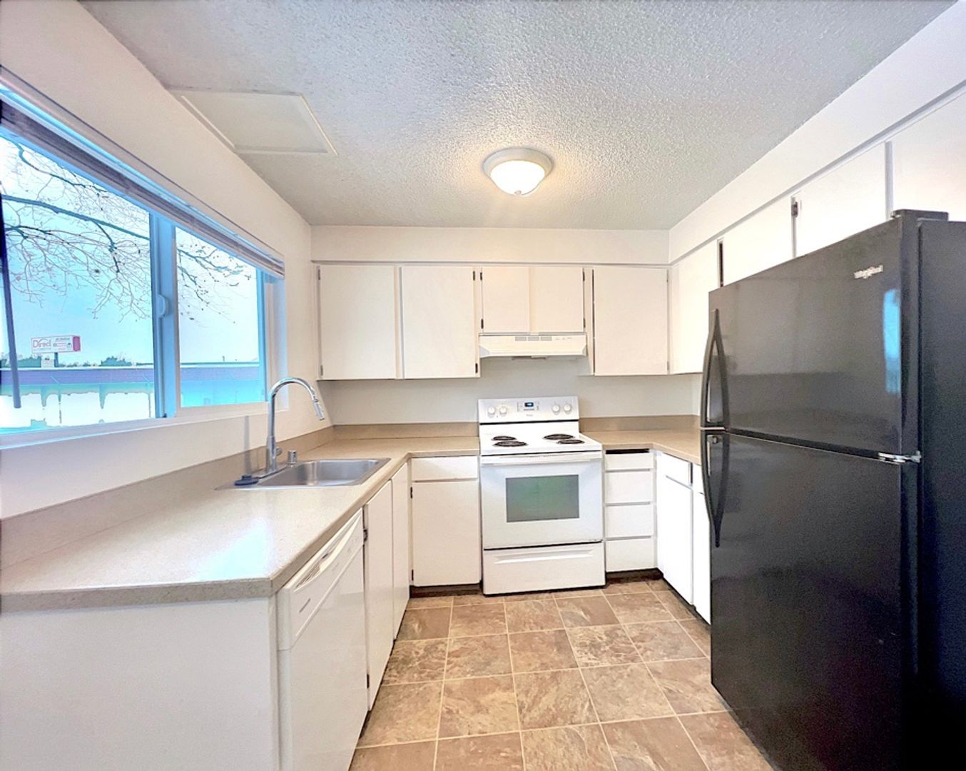 Pasco Apartment: 2524 W Sylvester St.