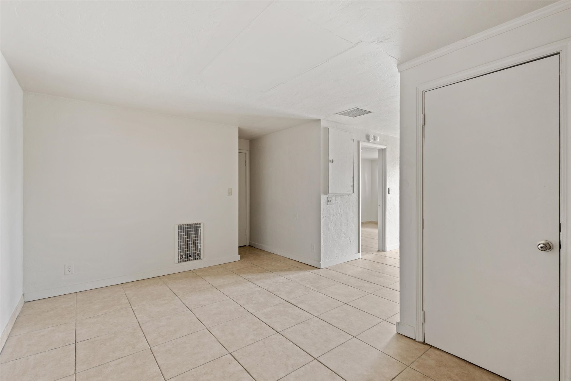 Pasco Apartment: 908 W Ruby