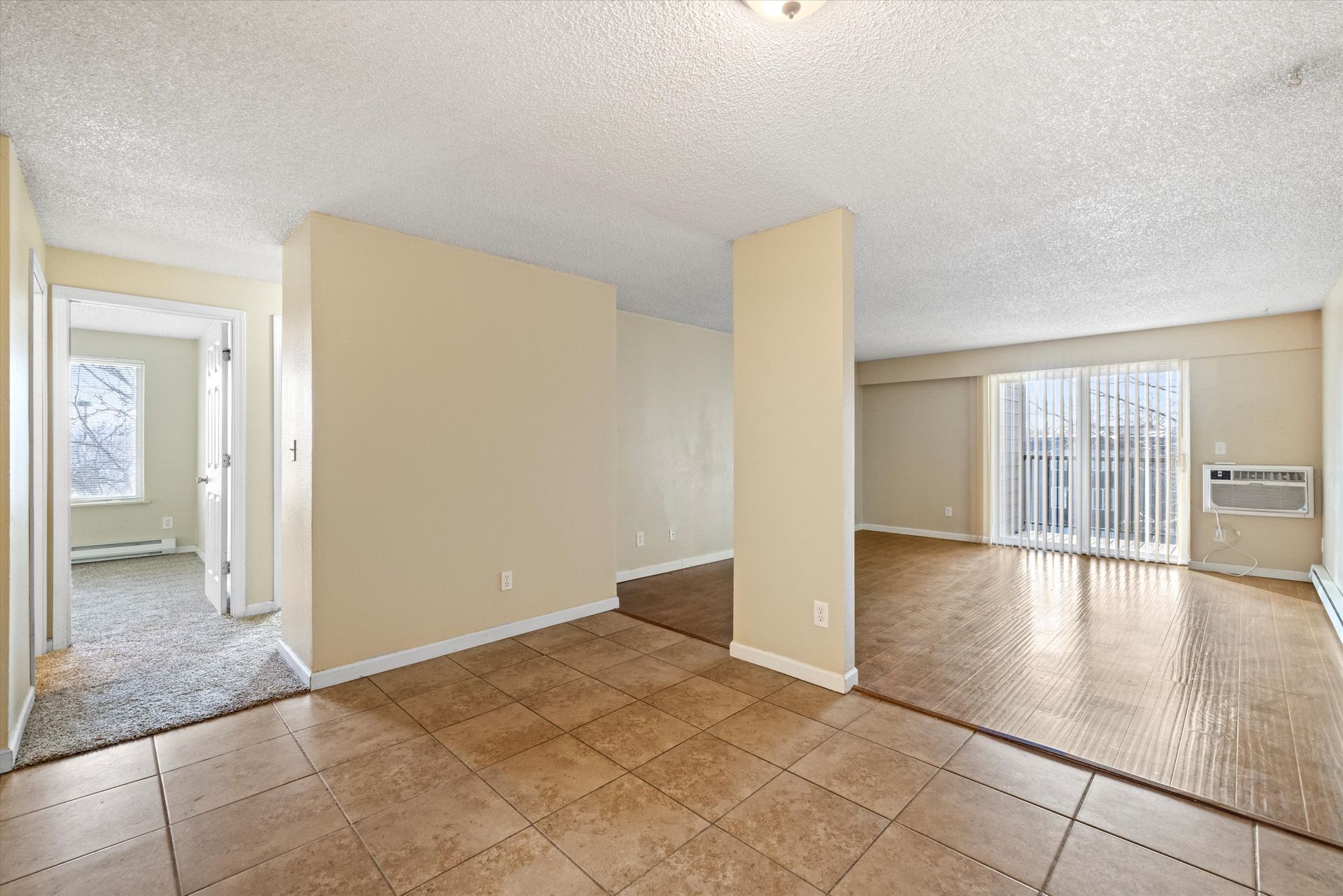 Richland Apartment: 1621 George Washington Way