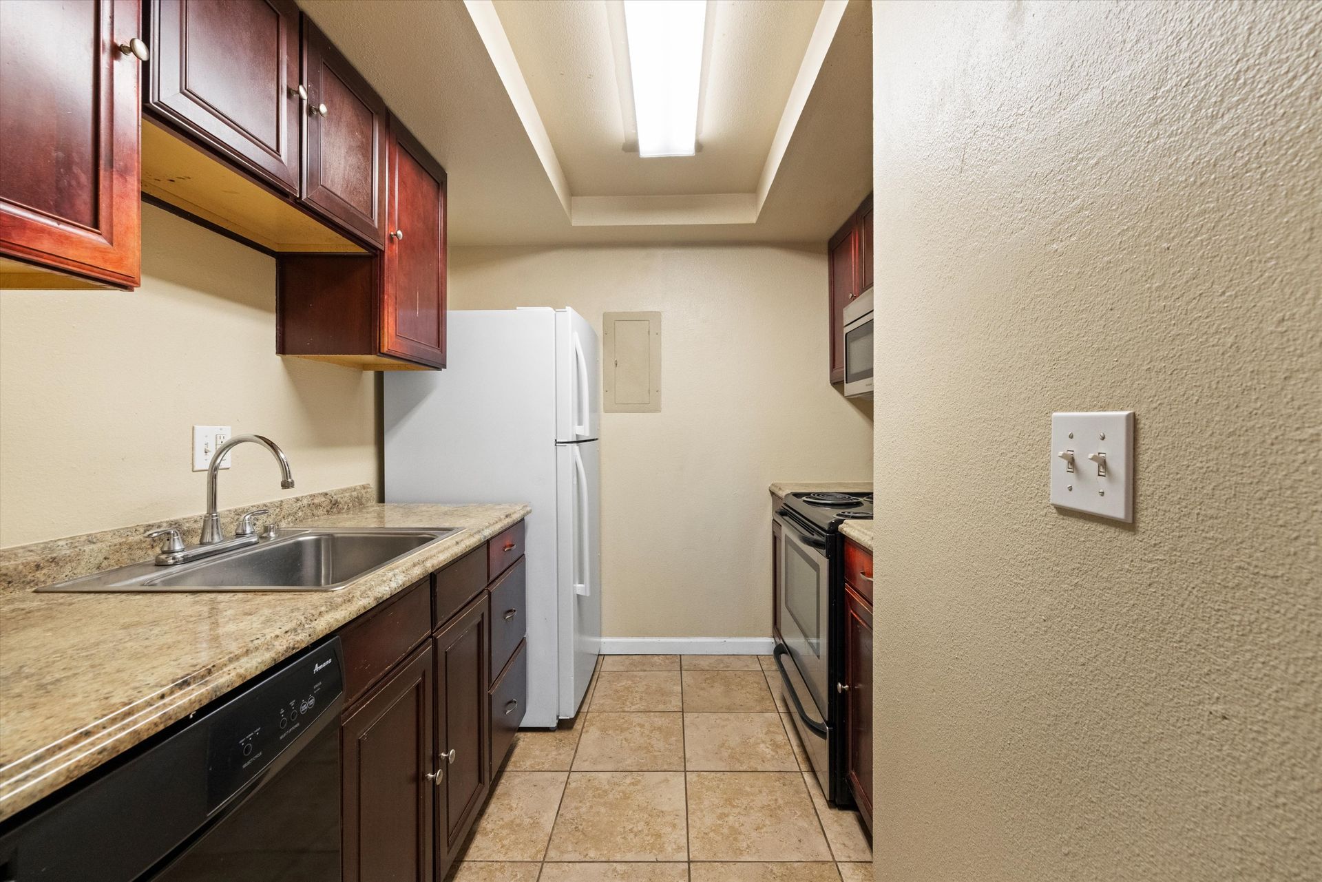 Richland Apartment: 1621 George Washington Way