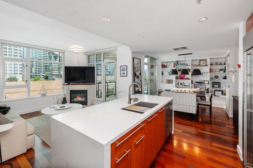 Downtown San Diego - Seasonal Furnished Rental Available August 18 - December 31, 2026. – photo 1