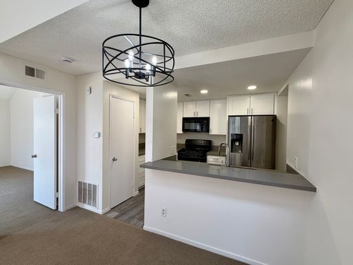Downtown/Marina District - Remodeled 2bd/1ba Condo in Park Row w/ Resort Style Amenities! – photo 1