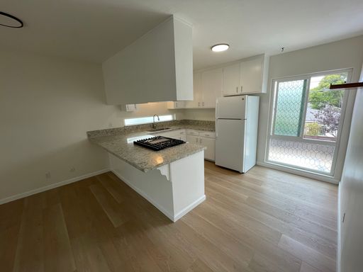 Coronado Village - Spacious 3 Bedroom / 2 Bathroom Apartment – photo 1