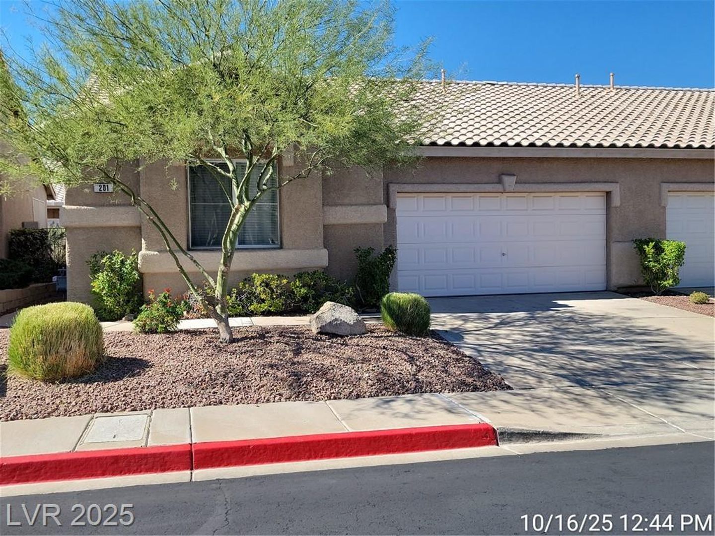 Henderson House: 201 Crown Imperial St