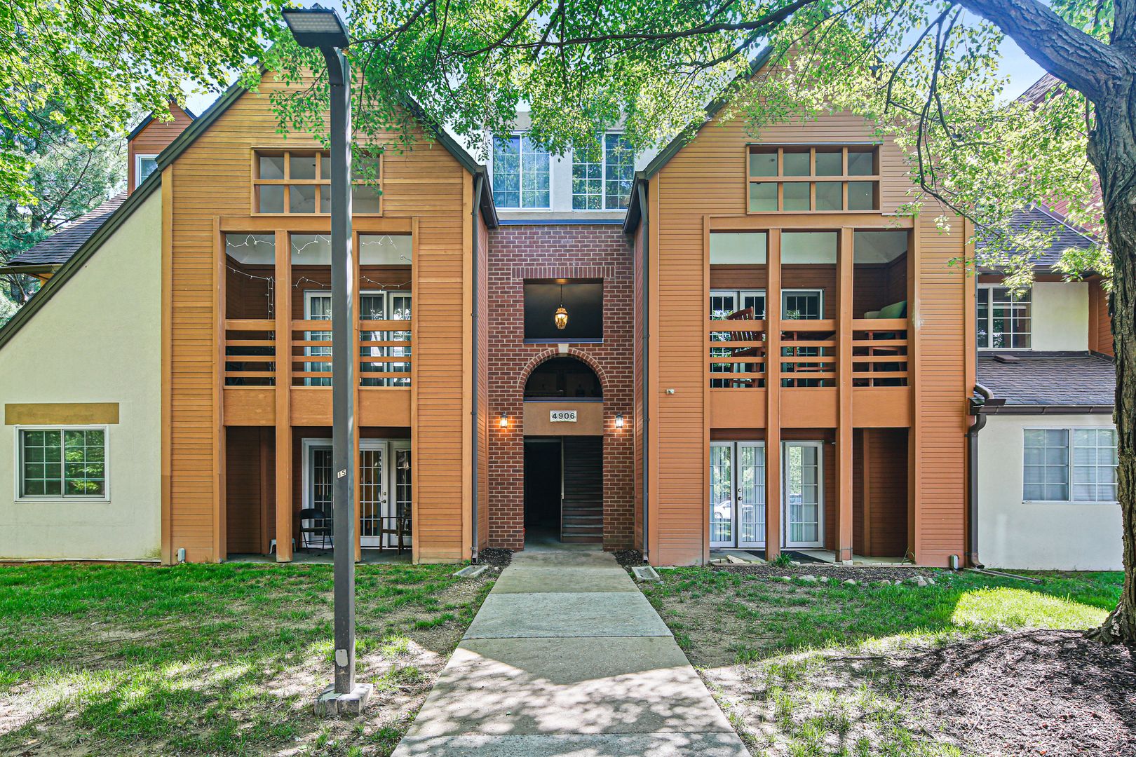 Columbia House: 4906 Columbia Road