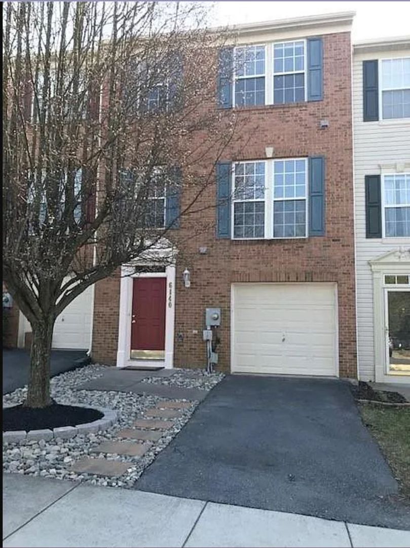 Frederick House: 6140 Newport Terrace