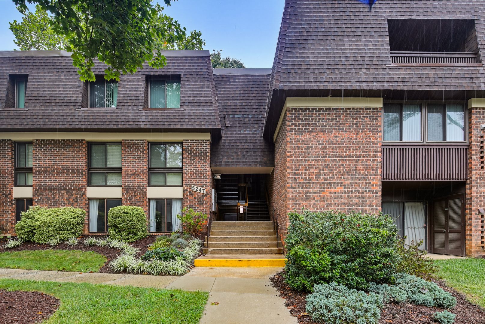 Columbia House: 5247 W Running Brook Apt 101