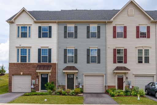 Townhouse with 1-Car Garage, Rooftop Deck & Stunning Views of Oakdale High