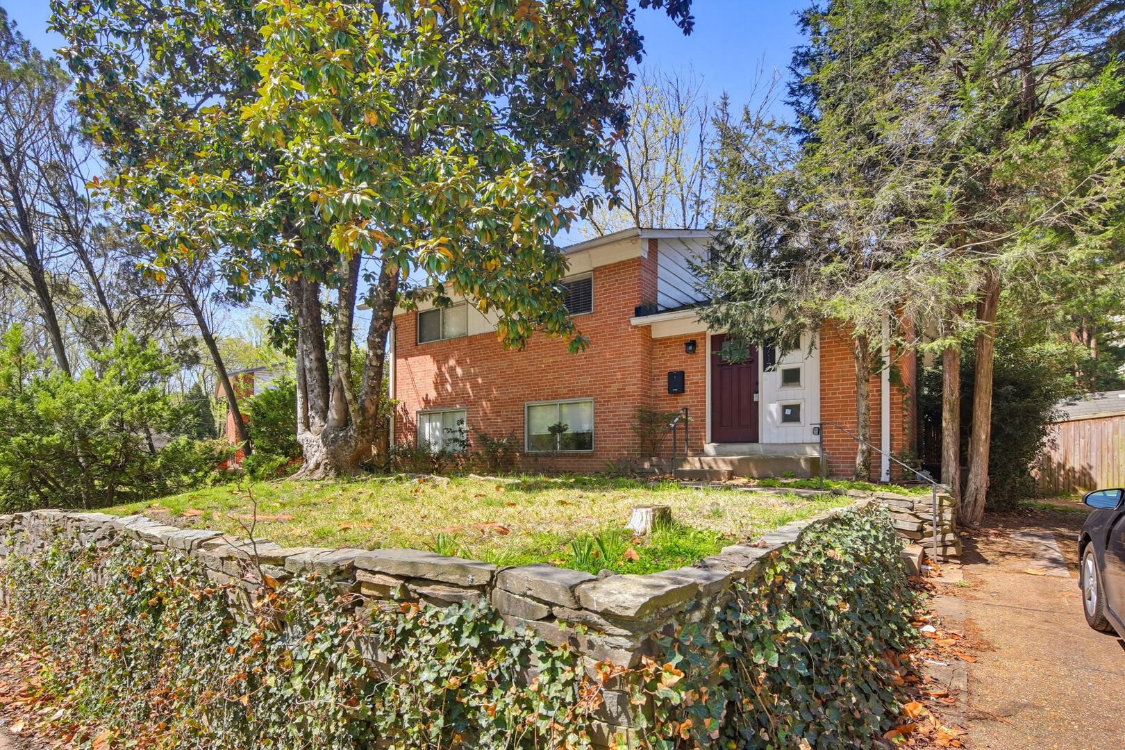 Silver Spring House: 9717 Hedin Drive