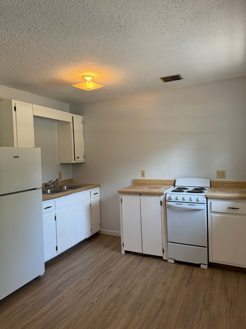 Pine Bluff Apartment: 2600 South Beech UNIT O