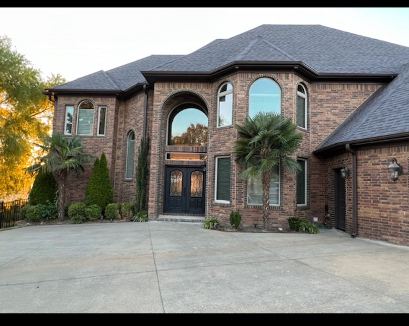 Benton House: 6921 Worth Ave East