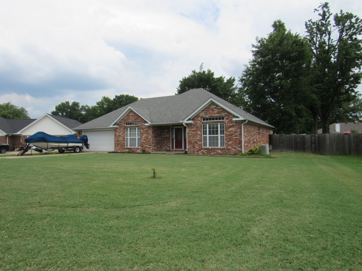 Cabot House: 16 Emerald Cir