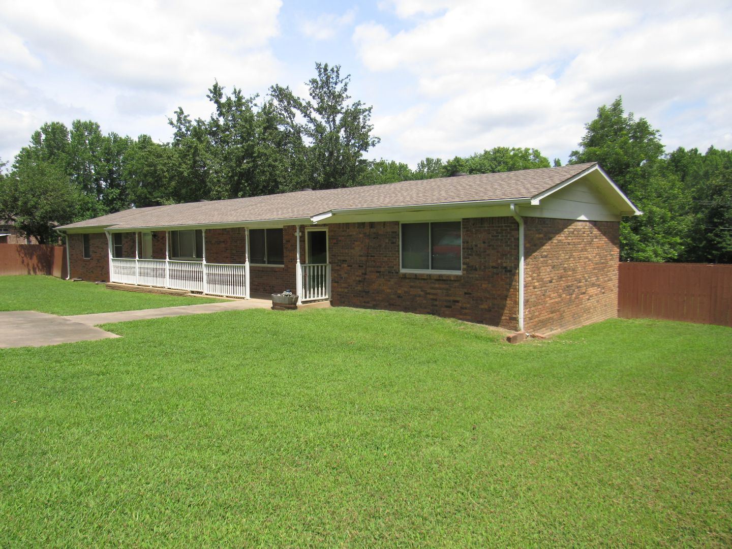 Austin House: 2912 Hwy 319 W